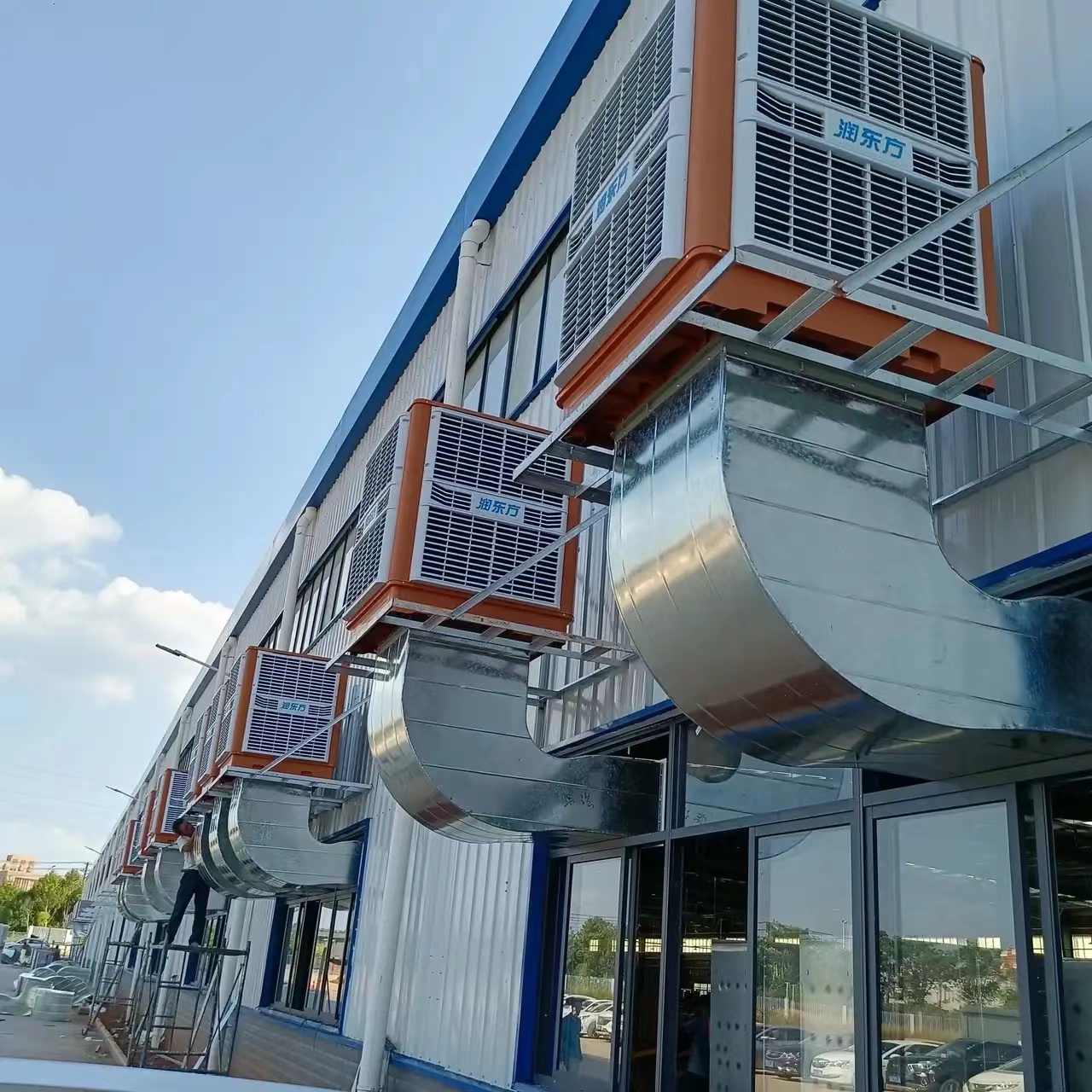 工廠降溫通風(fēng)設(shè)備怎樣選擇滿意的冷風(fēng)機(jī)？要注意這幾點(diǎn)