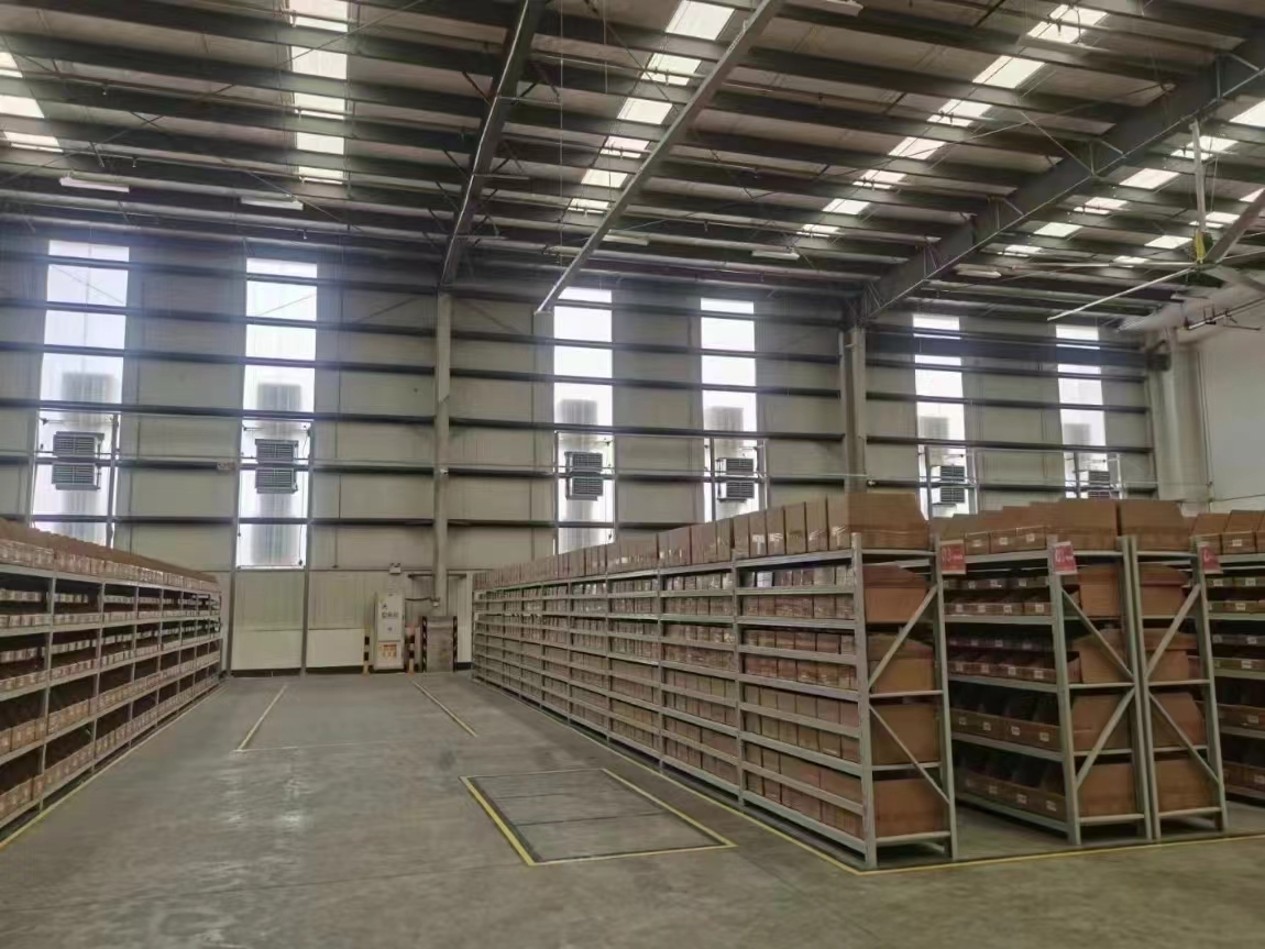 大面積的倉儲中心通風(fēng)降溫有什么低成本的通風(fēng)降溫方案？