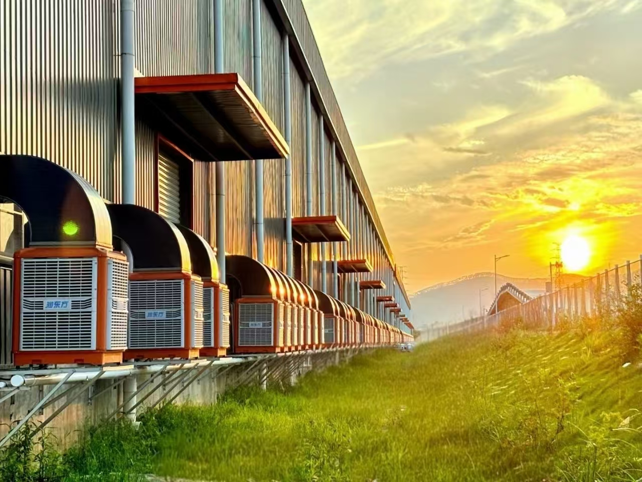 工廠通風(fēng)降溫選擇潤東方環(huán)?？照{(diào)的優(yōu)勢都有哪些？