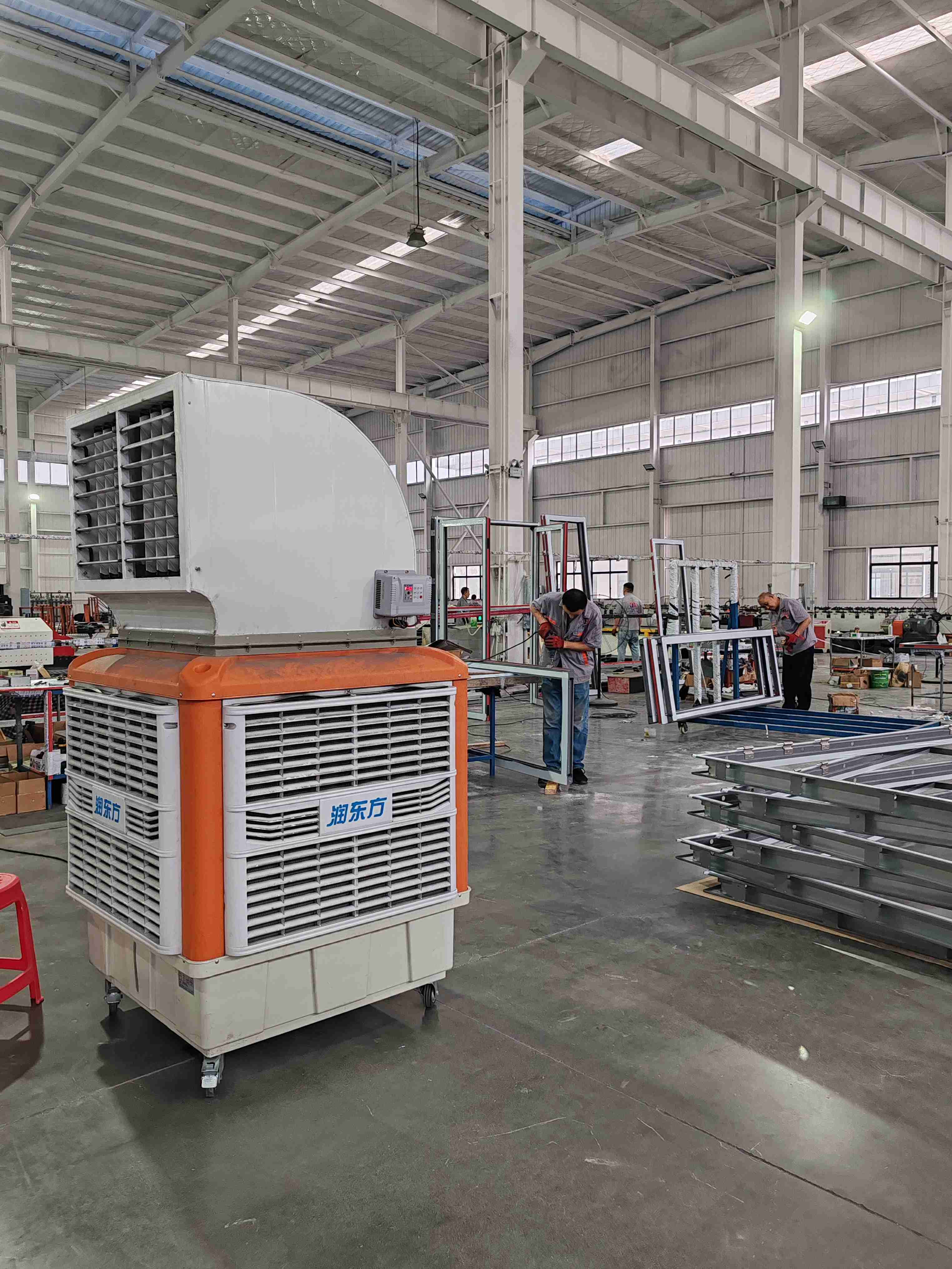 移動冷風(fēng)機(jī)的原理與應(yīng)用范圍是什么？武漢冷風(fēng)機(jī)廠家解答